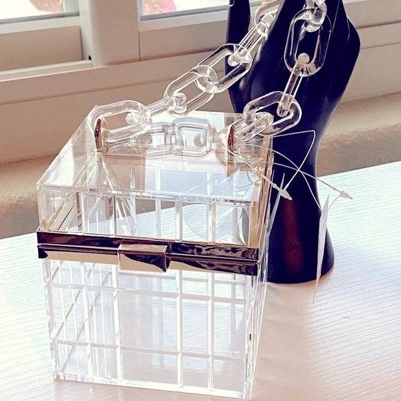 Renata Clear Resin Chunky Chain Box Bag Clutch NWT Francesca’s NWT - Picture 5 of 10